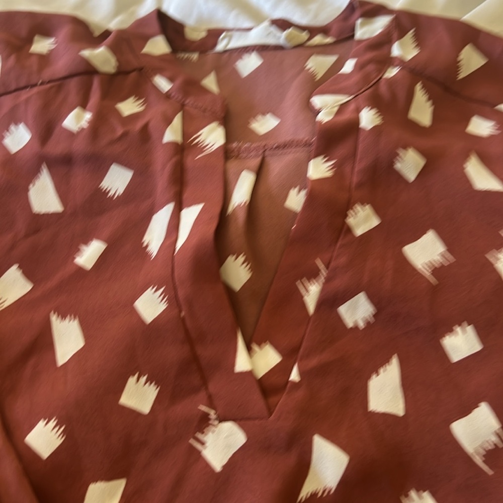 Blouse size M neutral colors 3/4 sleeves with button tabs High Low hem Comfy - Picture 4 of 6